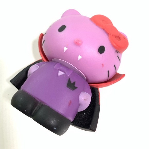 Hello Kitty Sanrio X FUNKO Vampire Dracula Kitty Action Figure Mystery Series - Picture 3 of 4
